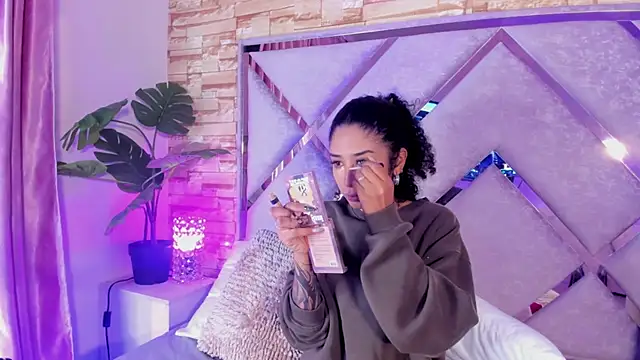  lanna jhonson  online show from September 29, 2025, 1:00 am