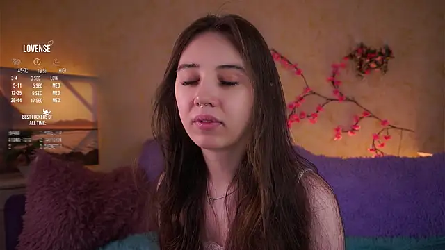 GillianDowdey online show from April 14, 2026, 2:28 am