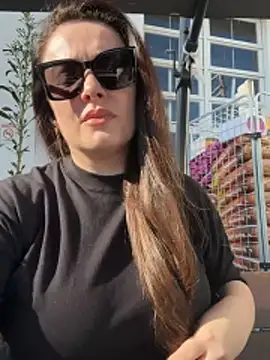 Sophie Eaton online show from April 9, 2026, 6:35 pm