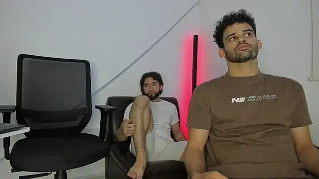 Snapshot of crisandrews chatting on October 9, 2025, 3:04 am crisandrews online show from October 9, 2025, 3:04 am