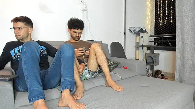 Snapshot of crisandrews chatting on November 25, 2025, 2:33 am crisandrews online show from November 25, 2025, 2:33 am