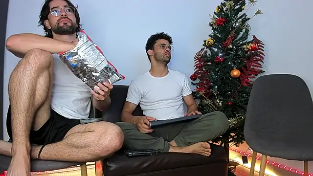 Snapshot of crisandrews chatting on December 2, 2025, 2:06 am crisandrews online show from December 2, 2025, 2:06 am