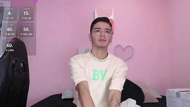 Snapshot of Ian_Castillo_ chatting on December 30, 2024, 11:15 am Ian Castillo online show from December 30, 2024, 11:15 am