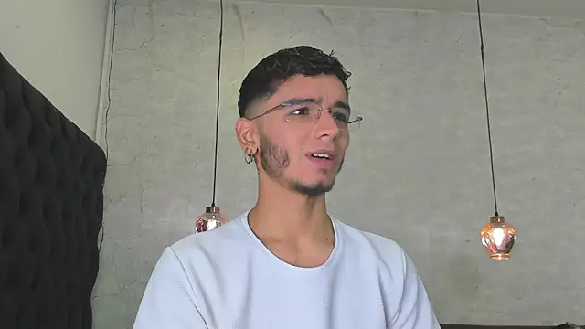 Snapshot of Ian_Castillo_ chatting on February 11, 2025, 11:21 am Ian Castillo online show from February 11, 2025, 11:21 am
