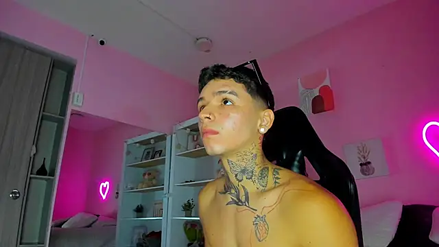 Snapshot of Ian_Castillo_ chatting on September 23, 2025, 11:13 am Ian Castillo online show from September 23, 2025, 11:13 am