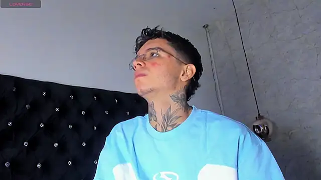 Ian Castillo  online show from October 21, 2025, 11:11 am