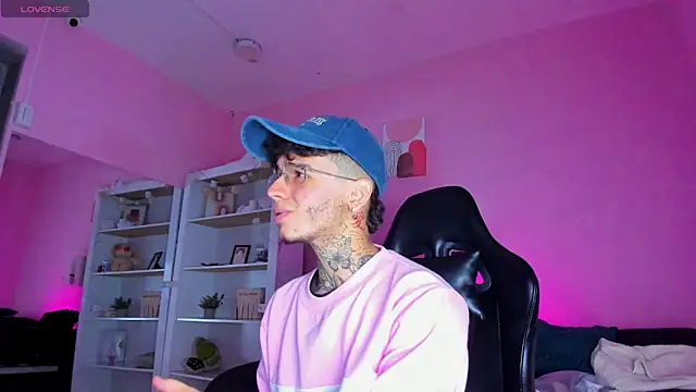 Ian Castillo  online show from December 15, 2025, 11:25 am