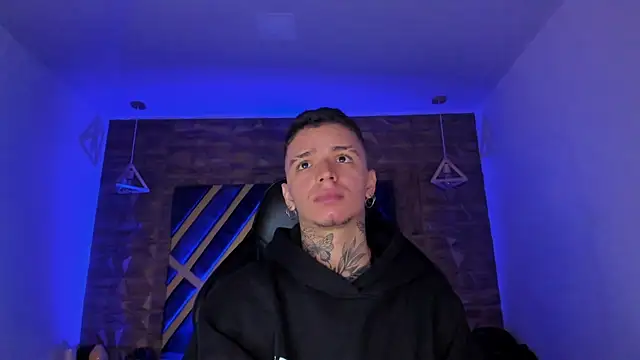 Ian Castillo  online show from April 14, 2026, 11:27 am