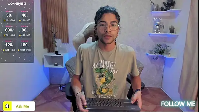 Snapshot of Aaron_Jassell1 chatting on March 12, 2025, 11:01 pm Aaron Jassell1 online show from March 12, 2025, 11:01 pm