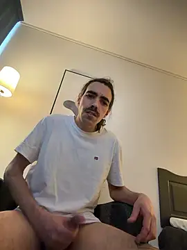 wolfwhite95 online show from April 8, 2026, 2:28 pm