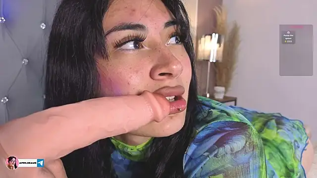 aprildreams19 online show from October 30, 2025, 1:01 pm