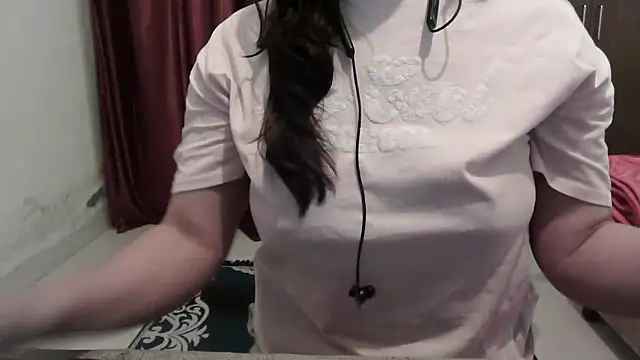 ANANYA-TIWARI online show from November 28, 2025, 4:59 am