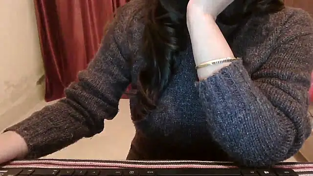 ANANYA-TIWARI online show from December 16, 2025, 2:33 pm