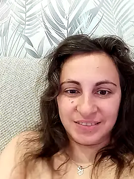 ShelaDiass online show from October 10, 2025, 5:50 am