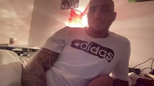 alessandromori91 online show from December 4, 2025, 9:12 pm