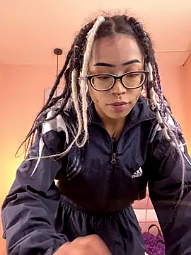 Violetta Suky online show from October 8, 2025, 1:09 pm