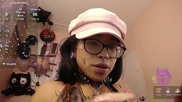 Violetta Suky online show from October 30, 2025, 1:56 pm