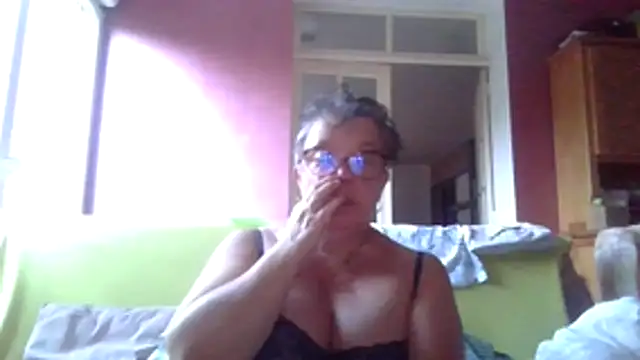 Vandeae44 online show from July 22, 2026, 7:49 pm