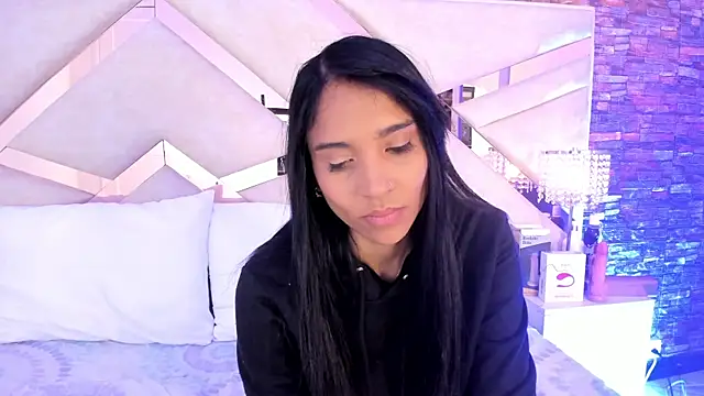 sophie pariss online show from October 9, 2025, 2:20 am