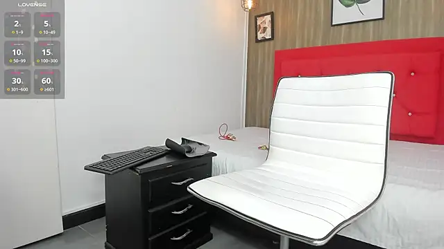 Hotkoljeixxx online show from December 3, 2024, 3:30 am