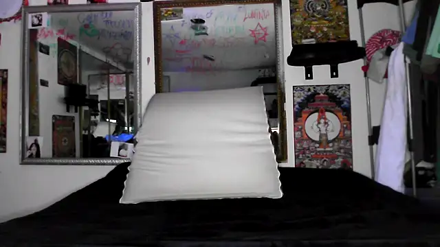 Azazelihornyasf online show from April 17, 2026, 8:50 am