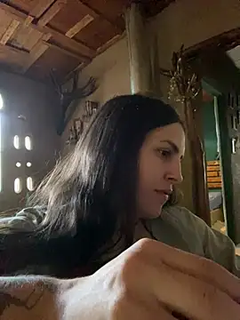 isadelasestrellas online show from February 25, 2026, 2:27 pm