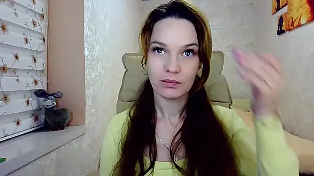 impossibleluna online show from November 12, 2025, 4:07 pm