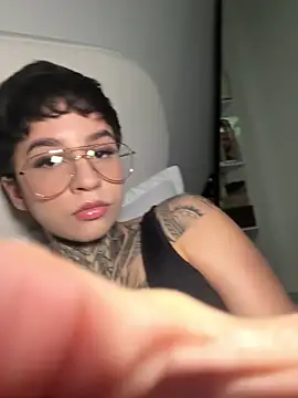 AliceShazaham  online show from March 27, 2026, 5:02 am