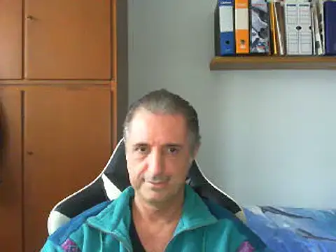 Snapshot of lliuk70mi chatting on December 9, 2024, 2:06 pm lliuk70mi online show from December 9, 2024, 2:06 pm