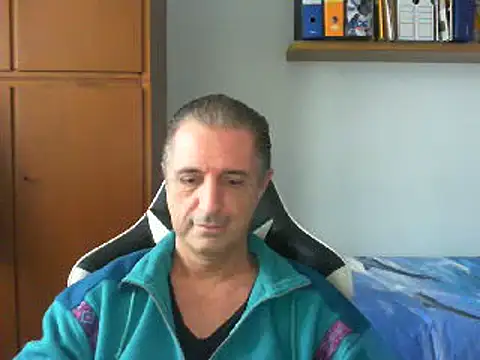 Snapshot of lliuk70mi chatting on December 15, 2024, 1:32 pm lliuk70mi online show from December 15, 2024, 1:32 pm