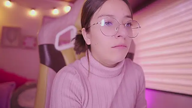 Snapshot of milly_kenner chatting on February 6, 2026, 5:49 pm milly kenner online show from February 6, 2026, 5:49 pm