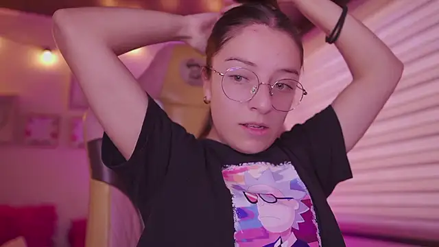 Snapshot of milly_kenner chatting on February 9, 2026, 5:50 pm milly kenner online show from February 9, 2026, 5:50 pm