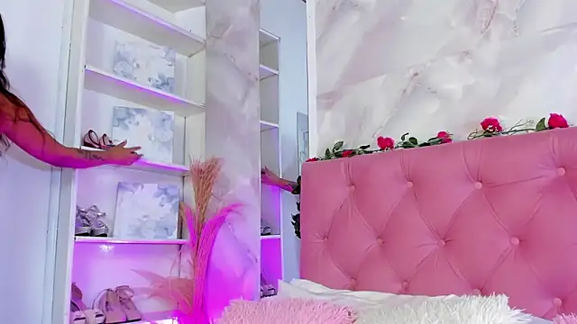 AnnaQueen  online show from October 8, 2025, 4:26 pm