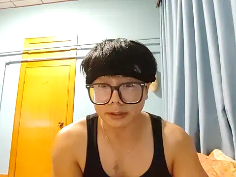 Snapshot of handsome1069 chatting on October 15, 2025, 4:18 pm handsome1069 online show from October 15, 2025, 4:18 pm