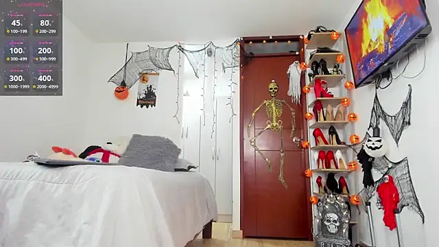 Snapshot of SophieBaker__ chatting on October 8, 2025, 1:47 am SophieBaker online show from October 8, 2025, 1:47 am