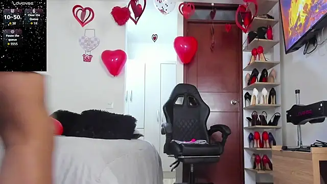 SophieBaker   online show from February 13, 2026, 3:13 am