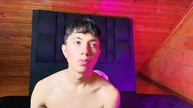 Snapshot of Justyn_Ross chatting on October 13, 2025, 4:29 pm Justyn Ross online show from October 13, 2025, 4:29 pm