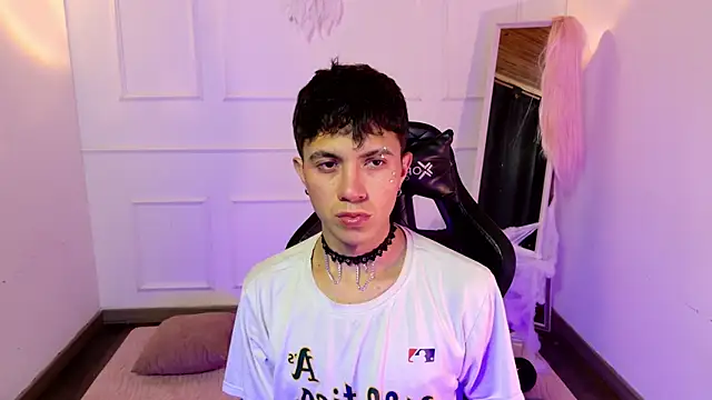 Snapshot of Justyn_Ross chatting on October 19, 2025, 2:45 am Justyn Ross online show from October 19, 2025, 2:45 am