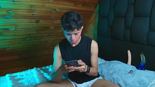 Snapshot of Justyn_Ross chatting on November 16, 2025, 6:02 pm Justyn Ross online show from November 16, 2025, 6:02 pm