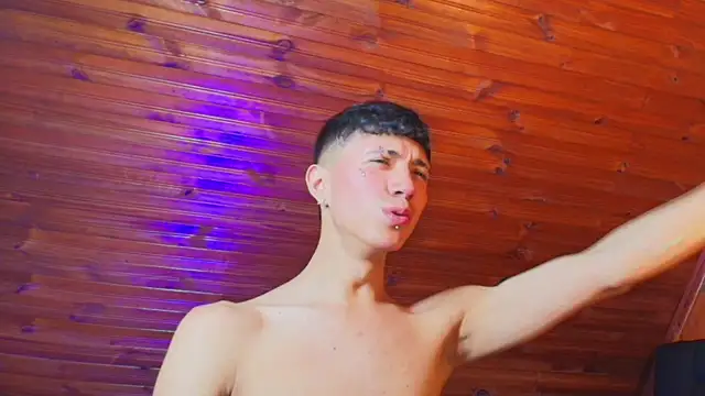 Snapshot of Justyn_Ross chatting on November 24, 2025, 8:19 pm Justyn Ross online show from November 24, 2025, 8:19 pm