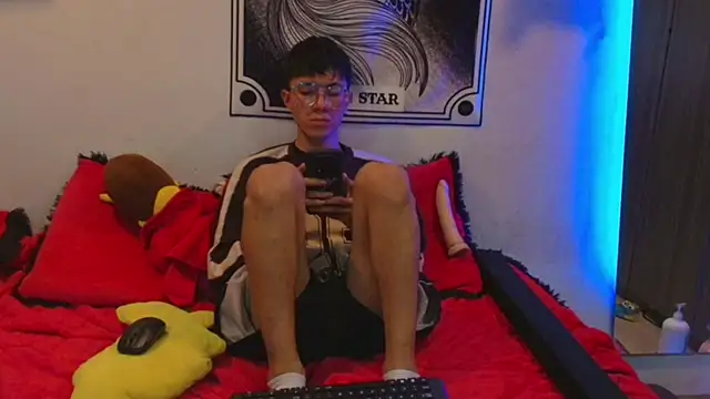 Snapshot of Justyn_Ross chatting on December 2, 2025, 1:11 am Justyn Ross online show from December 2, 2025, 1:11 am