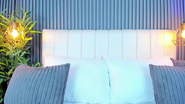 LinaGlam online show from September 29, 2025, 10:36 pm