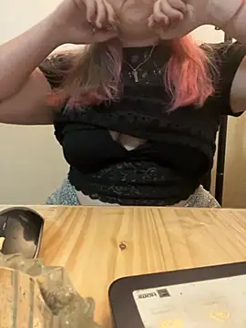 Snapshot of Popinasq chatting on October 10, 2025, 5:39 am Popinasq online show from October 10, 2025, 5:39 am