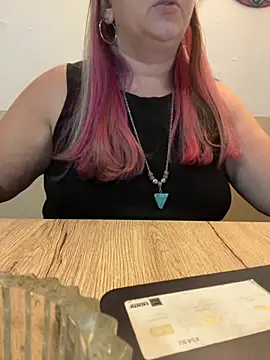 Snapshot of Popinasq chatting on October 25, 2025, 7:05 am Popinasq online show from October 25, 2025, 7:05 am