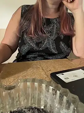 Snapshot of Popinasq chatting on November 28, 2025, 6:43 pm Popinasq online show from November 28, 2025, 6:43 pm