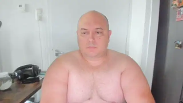 Snapshot of BigromeoXX chatting on November 14, 2025, 1:54 pm BigromeoXX online show from November 14, 2025, 1:54 pm