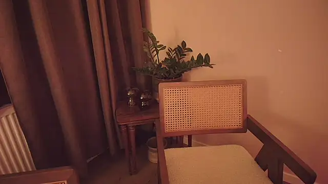 Snapshot of Nina24 chatting on October 25, 2025, 8:25 pm Nina24 online show from October 25, 2025, 8:25 pm