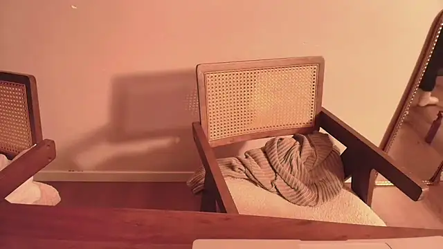 Snapshot of Nina24 chatting on December 1, 2025, 8:14 pm Nina24 online show from December 1, 2025, 8:14 pm