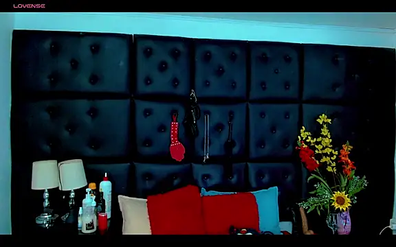 Isalombardi online show from May 17, 2026, 2:42 am