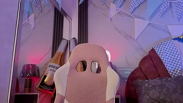 Layla Cullen online show from September 29, 2025, 8:57 pm